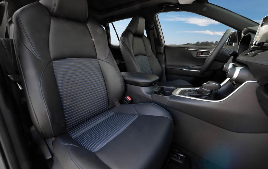 Интерьер Toyota RAV4 XSE Hybrid 2018 года  (NA) (фото 51 из 71)